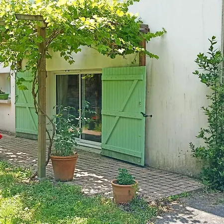 Puydufou -5kms- La Seraphina, Шамбрето